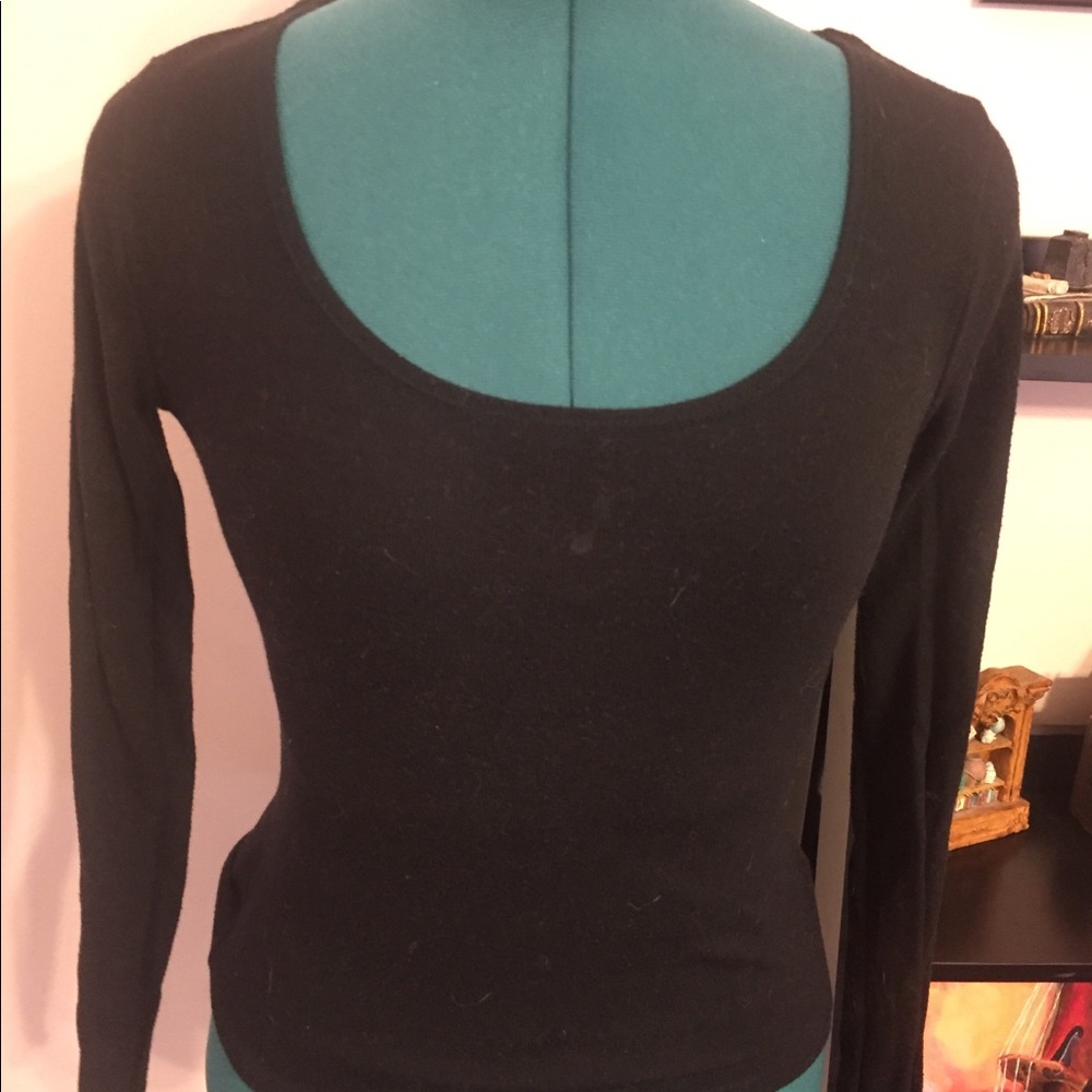 Scoop neck long sleeve top